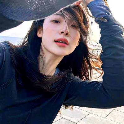 品牌活动现场实拍：老牌影帝私下抽烟，本人沉默不回应